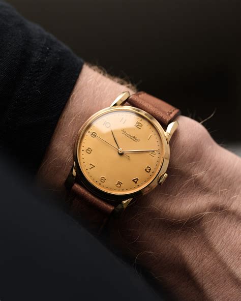 iwc calatrava bombe 1949|Iwc 18k Calatrava Bombé 1949 – GOLDAMMER.